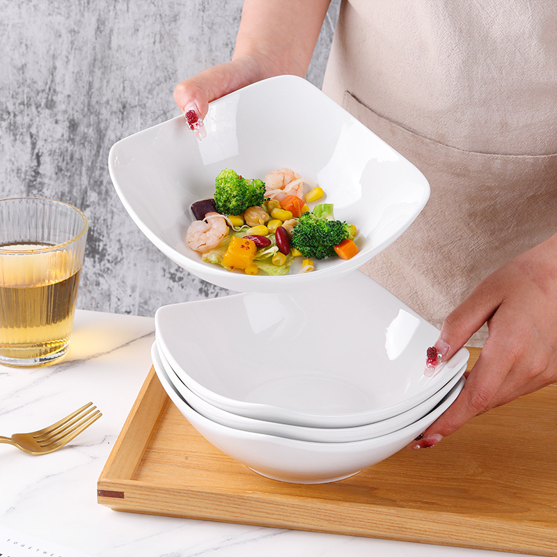 Bol de salată din ceramică albă, cu formă asimetrică și patru picioare, în stil nordic