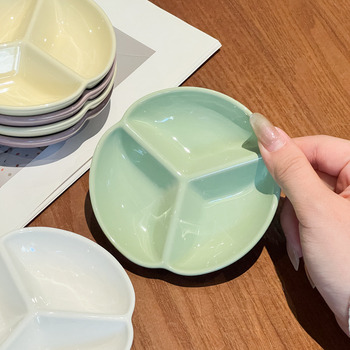 Farfurie ceramică creativă, mică, cu trei compartimente, crem, pentru sosuri și gustări la grătar
