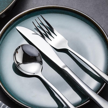 Set în stil european din oțel inoxidabil 304: cuțit pentru steak, furculiță și lingură, cu design îngroșat; versiune de două piese (cuțit și furculiță) sau trei piese (cuțit, furculiță și lingură)