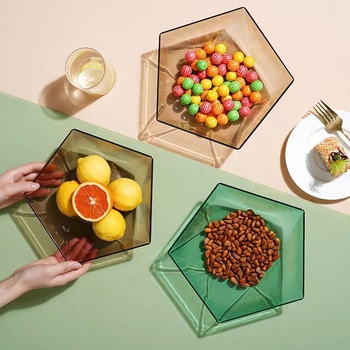 Platou de fructe pentru living, farfurie minimalistă pentru gustări pe măsuța de cafea, cu fructe uscate și semințe, stil minimalist, lux discret, model 2021