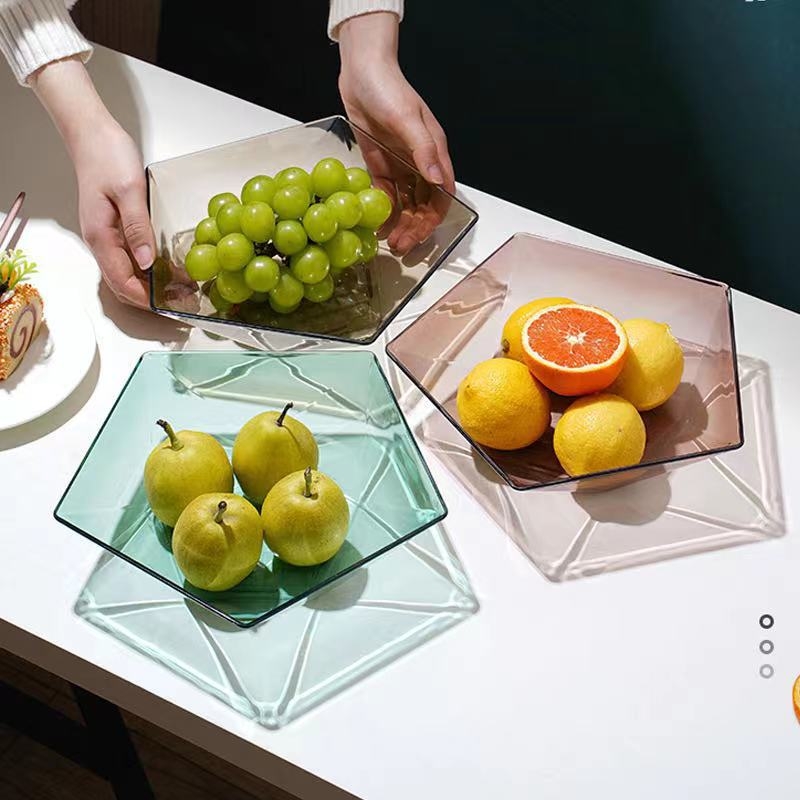 Platou de fructe pentru living, farfurie minimalistă pentru gustări pe măsuța de cafea, cu fructe uscate și semințe, stil minimalist, lux discret, model 2021