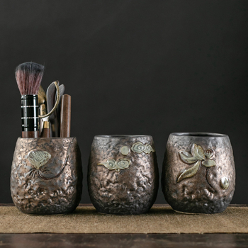 Set ceremonial de ceai din ceramică aurie, cu accente de abanos — șase domni pentru ceai kung fu, accesorii pentru prepararea ceaiului: cuțit de ceai, ac de ceai, clips de ceai