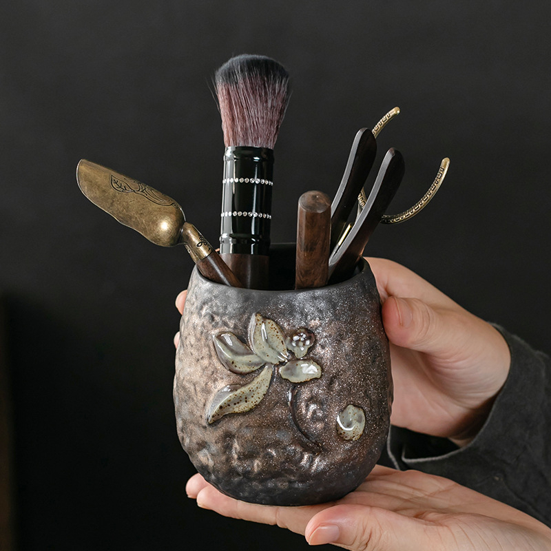 Set ceremonial de ceai din ceramică aurie, cu accente de abanos — șase domni pentru ceai kung fu, accesorii pentru prepararea ceaiului: cuțit de ceai, ac de ceai, clips de ceai
