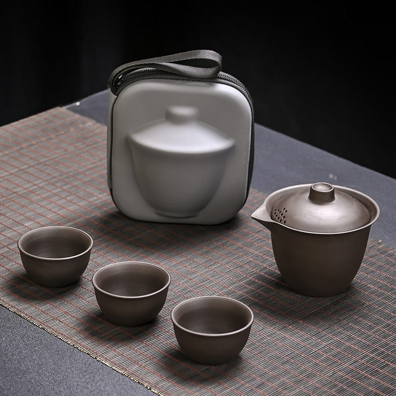 Σετ τσαγιού ταξιδιωτικό από πορφυρή άμμο — φορητό κεραμικό σετ με μία τσαγιέρα, τρία φλυτζάνια με καπάκια και μπολ με καπάκι