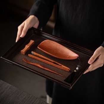 Set de ceremonie pentru ceai din lemn de nuc, trei piese: clips pentru ceai, linguriță și infuzor în formă de lotus