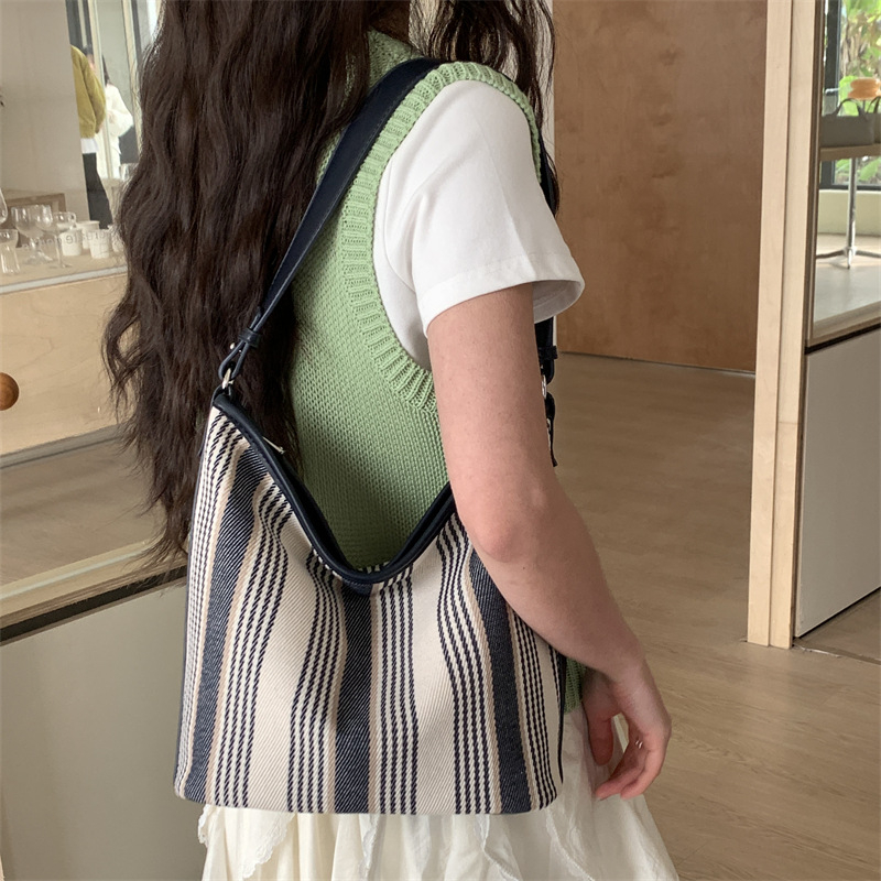Ženska platnena tote torba, model 2026, moderna i svestrana, velika zapremina, za svakodnevnu upotrebu, nosi se na rame ili crossbody