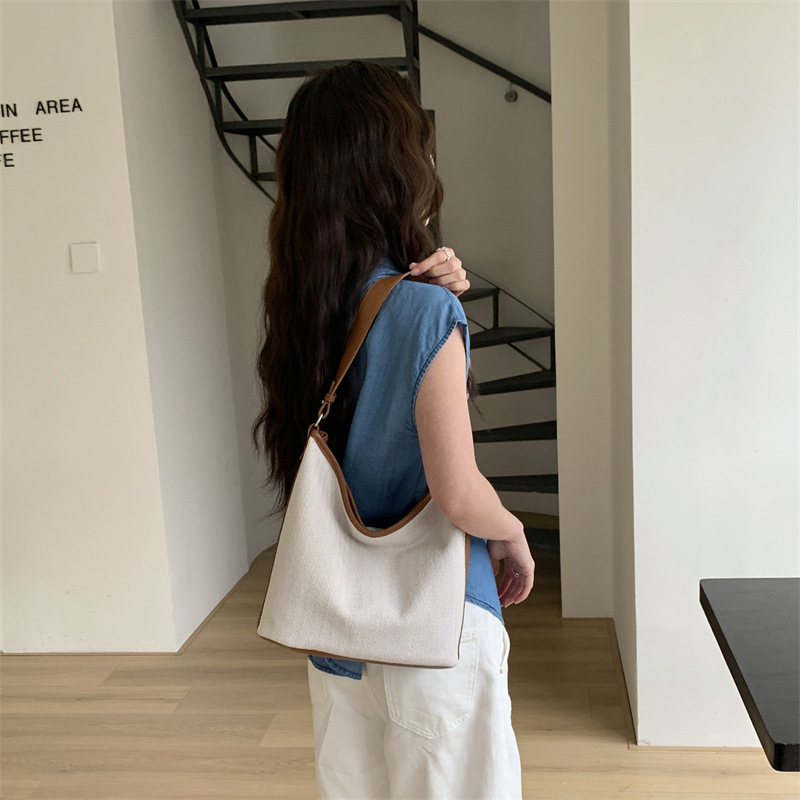 Ženska platnena tote torba, model 2026, moderna i svestrana, velika zapremina, za svakodnevnu upotrebu, nosi se na rame ili crossbody