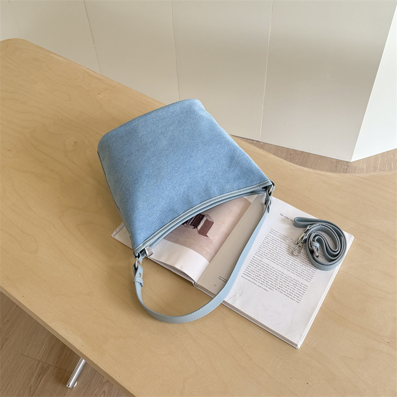 Ženska platnena tote torba, model 2026, moderna i svestrana, velika zapremina, za svakodnevnu upotrebu, nosi se na rame ili crossbody