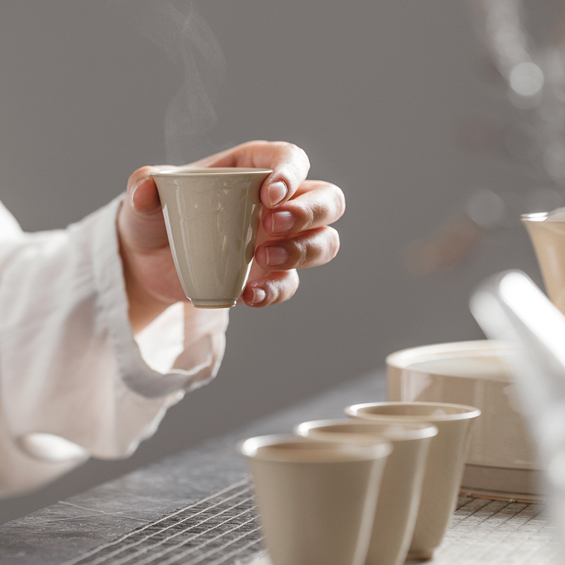 Ceașcă de ceai sculptată manual cu model Xiangyun pentru set Kung Fu, ceașcă de degustare din porțelan