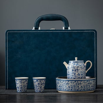 Set ceramic de ceai, o ceainică și două cești – cadou corporativ pentru clienți și conducerea băncii