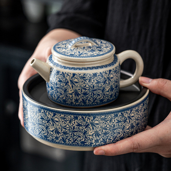 Set ceramic de ceai, o ceainică și două cești – cadou corporativ pentru clienți și conducerea băncii