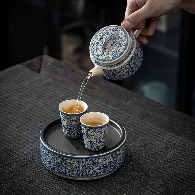 Set ceramic de ceai, o ceainică și două cești – cadou corporativ pentru clienți și conducerea băncii