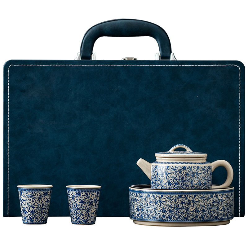 Set ceramic de ceai, o ceainică și două cești – cadou corporativ pentru clienți și conducerea băncii