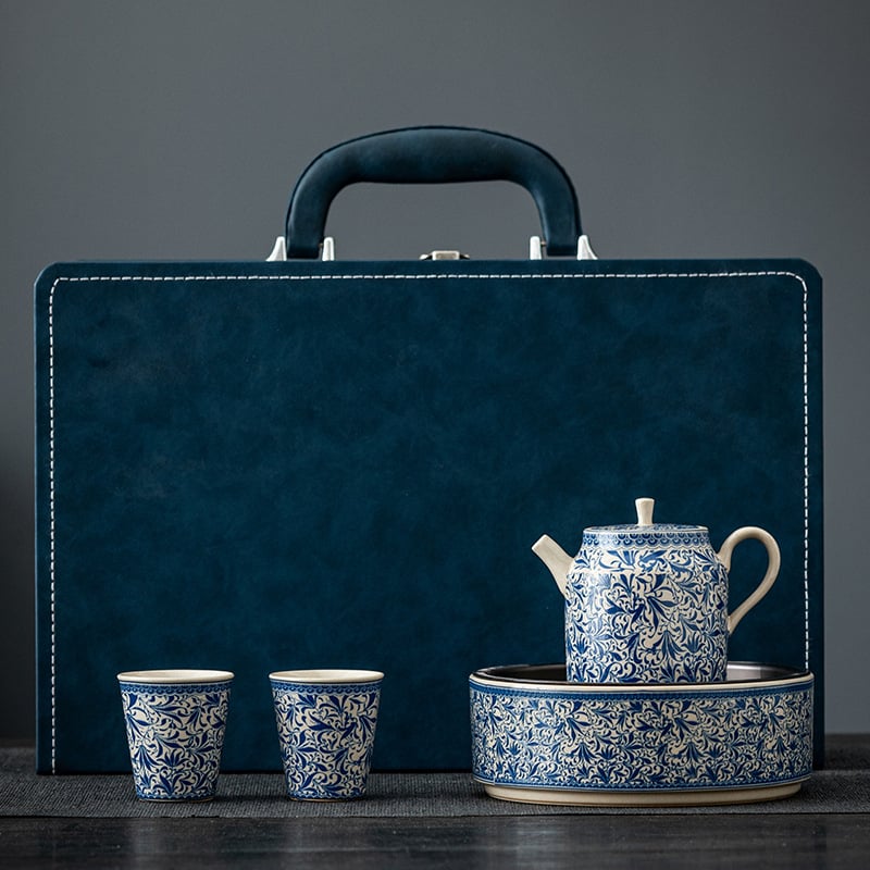Set ceramic de ceai, o ceainică și două cești – cadou corporativ pentru clienți și conducerea băncii