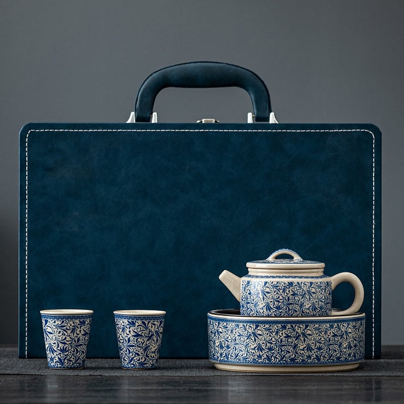 Set ceramic de ceai, o ceainică și două cești – cadou corporativ pentru clienți și conducerea băncii