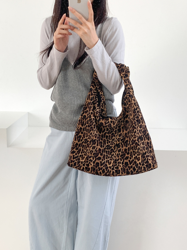 Ženska torba s leopard printom i corduroy materijalom, velika kapaciteta, korejski stil, zima 2025