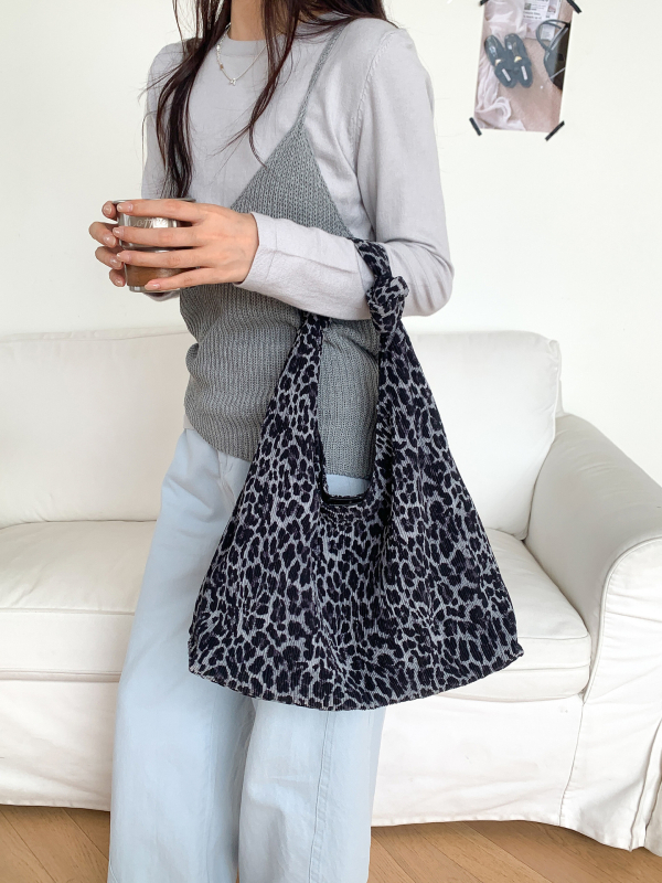 Ženska torba s leopard printom i corduroy materijalom, velika kapaciteta, korejski stil, zima 2025