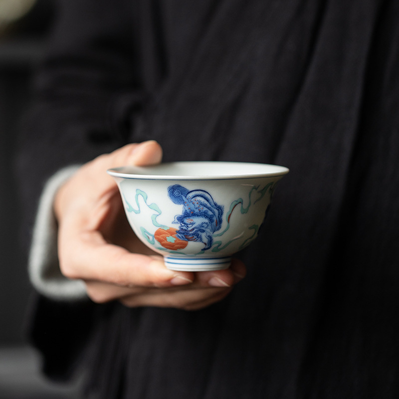 Juyi Tang Doucai albastru‑în‑alb, cu leu și hortensie, ceașcă mare de ceai, set ceramic personal