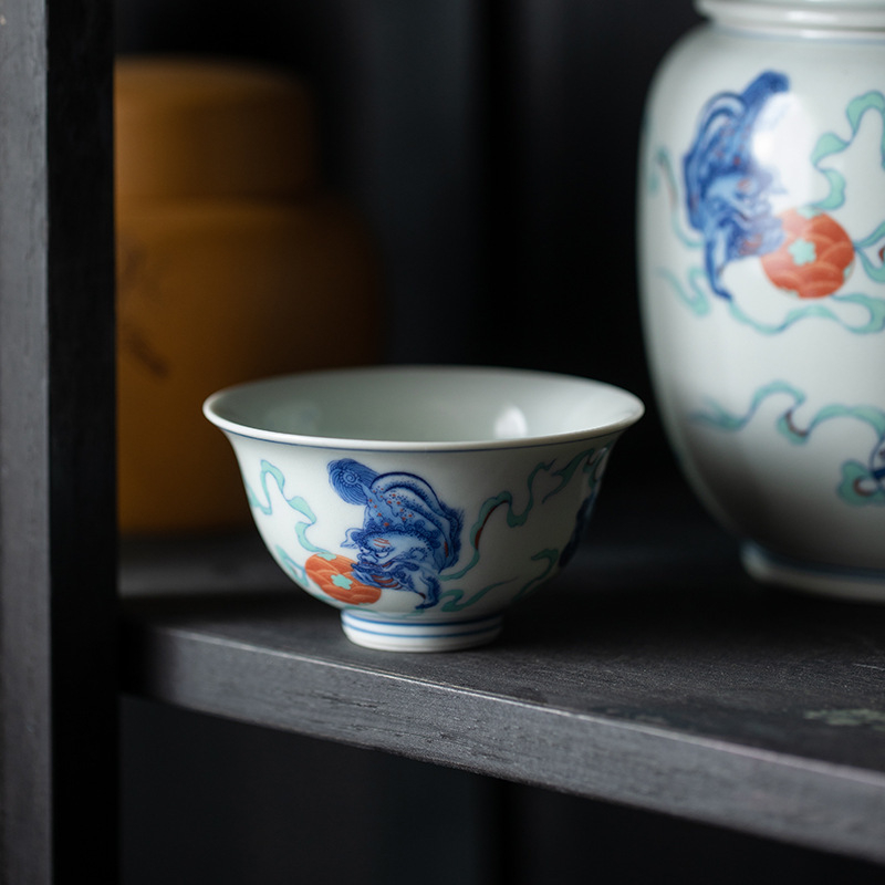 Juyi Tang Doucai albastru‑în‑alb, cu leu și hortensie, ceașcă mare de ceai, set ceramic personal
