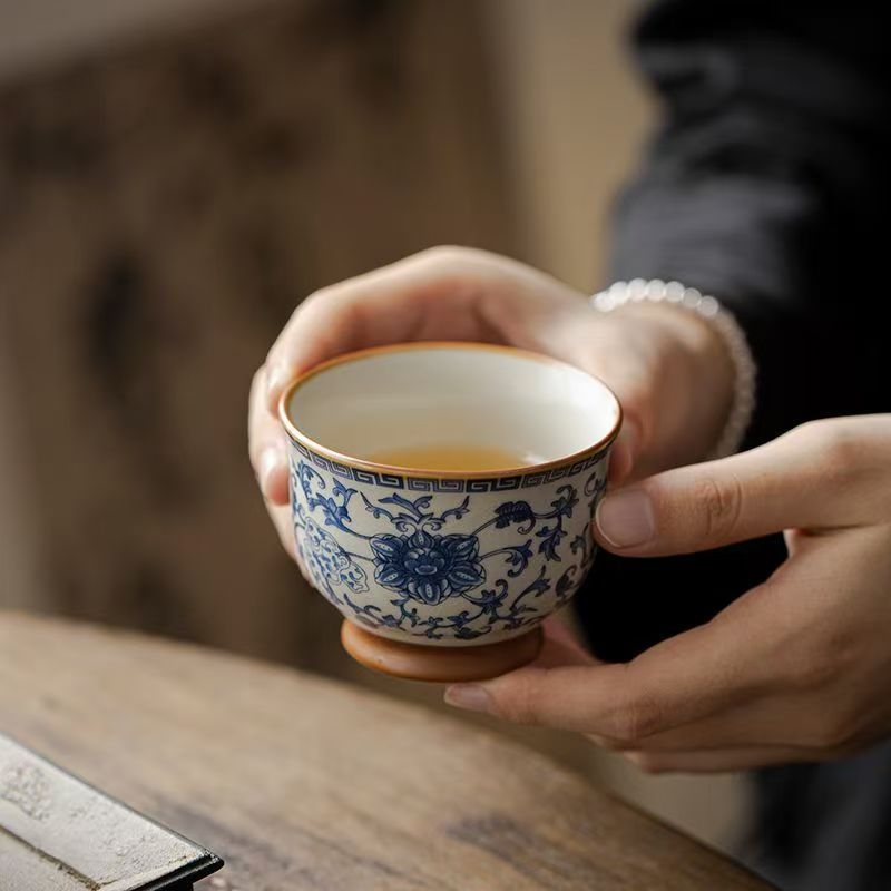 Ceașcă mare de ceai din porțelan, cu motiv lotus, Ru Kiln, albastru și alb
