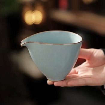 Ceașă roz din ceramică Ru Kiln pentru ceai Gongfu – design unic, înaltă calitate, destinat femeilor