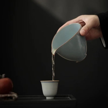 Ceașă roz din ceramică Ru Kiln pentru ceai Gongfu – design unic, înaltă calitate, destinat femeilor