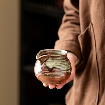 Set de ceai din ceramică, lucrat manual, cu glazură arsă pe lemn, în stil antic, include cupa de distribuție a ceaiului și un recipient pentru ceai pentru ceremonia Gongfu.