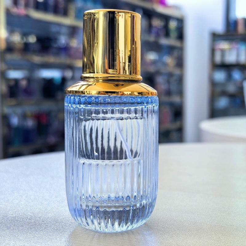 30 ml bočica parfema sa vijčanim poklopcem i raspršivačem, cilindrični zlatni kapak, staklo, prijenosna putna bočica