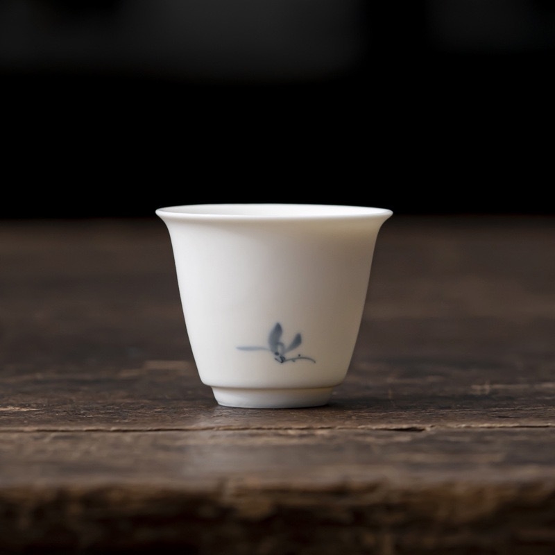 Ceasca de ceai Kung Fu din ceramica, pictura manuala cu orhidee, finisaj mat