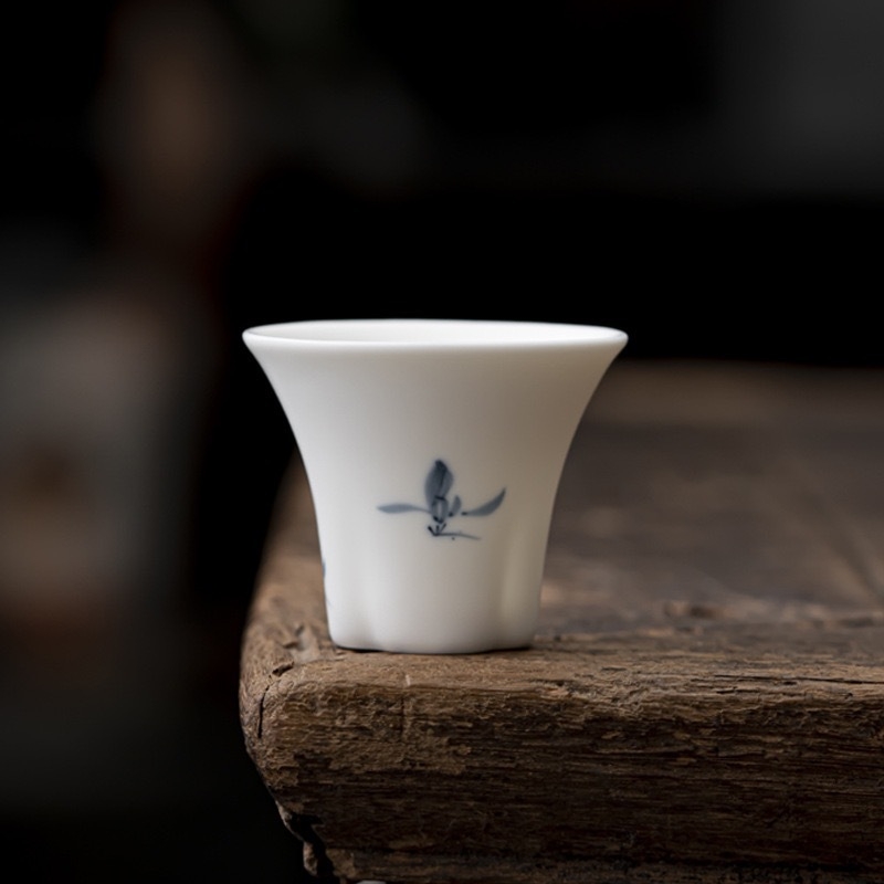 Ceasca de ceai Kung Fu din ceramica, pictura manuala cu orhidee, finisaj mat
