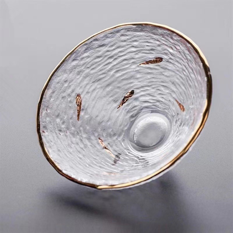 Set Gongfu din sticlă cu cești mici de degustare – transparent, rezistent la căldură, margine aurie și model ciocănit