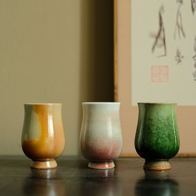 Ceşcuță de ceai ceramică lucrată manual, pe roată, cu glazură la temperaturi înalte, bază înaltă, cană aromată, design feminin, ardere în lemn, glazură tri-color