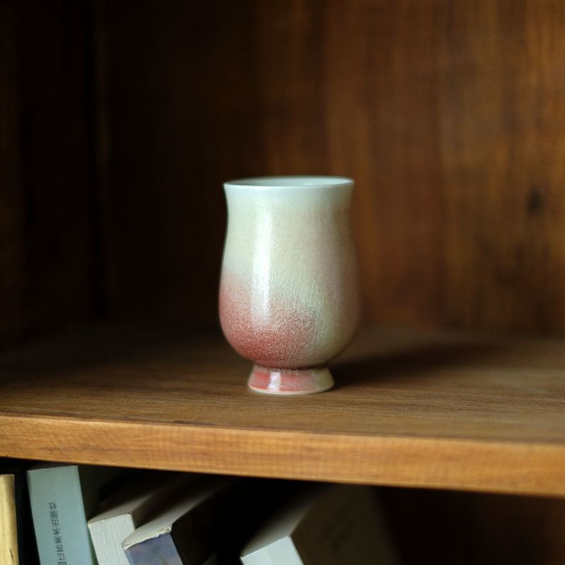 Ceşcuță de ceai ceramică lucrată manual, pe roată, cu glazură la temperaturi înalte, bază înaltă, cană aromată, design feminin, ardere în lemn, glazură tri-color