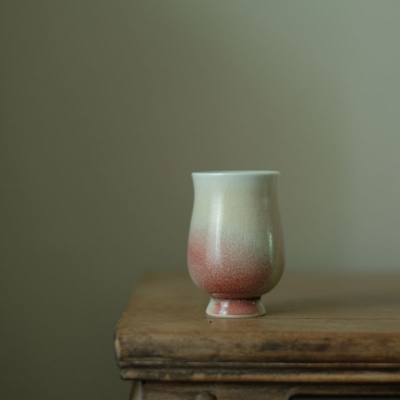 Ceşcuță de ceai ceramică lucrată manual, pe roată, cu glazură la temperaturi înalte, bază înaltă, cană aromată, design feminin, ardere în lemn, glazură tri-color