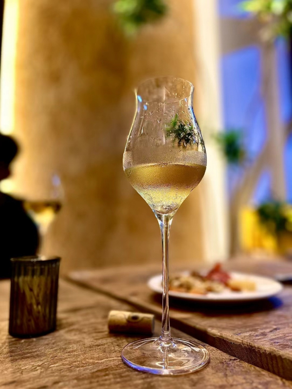 Pahar de vin în formă de lalea, cristal fără plumb — set cu pahare pentru alb, șampanie, roșu și aromă, lucrat manual
