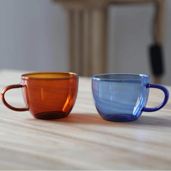 Pahă colorat de sticlă cu mâner, stil INS, rezistent la temperaturi înalte, sticlă borosilicată, design modern minimalist, mare capacitate, pentru uz casnic, cafea sau vin