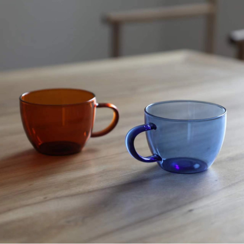 Pahă colorat de sticlă cu mâner, stil INS, rezistent la temperaturi înalte, sticlă borosilicată, design modern minimalist, mare capacitate, pentru uz casnic, cafea sau vin