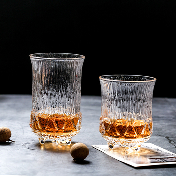 Pahar de sticlă gravat: pahar pentru whisky, pahar de vin roșu și alb, pahar pentru apă, suc și cafea — design creativ