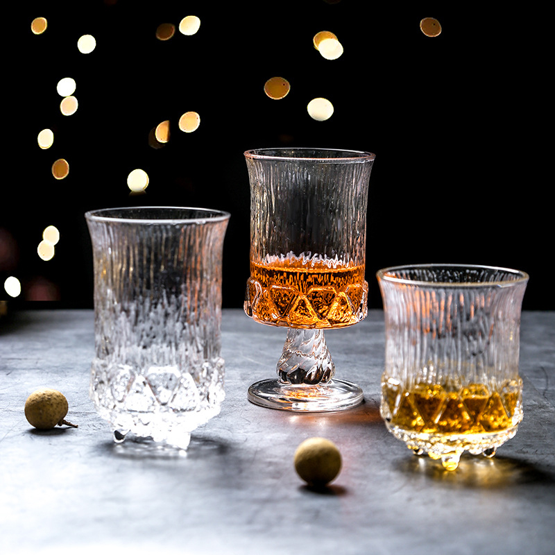 Pahar de sticlă gravat: pahar pentru whisky, pahar de vin roșu și alb, pahar pentru apă, suc și cafea — design creativ