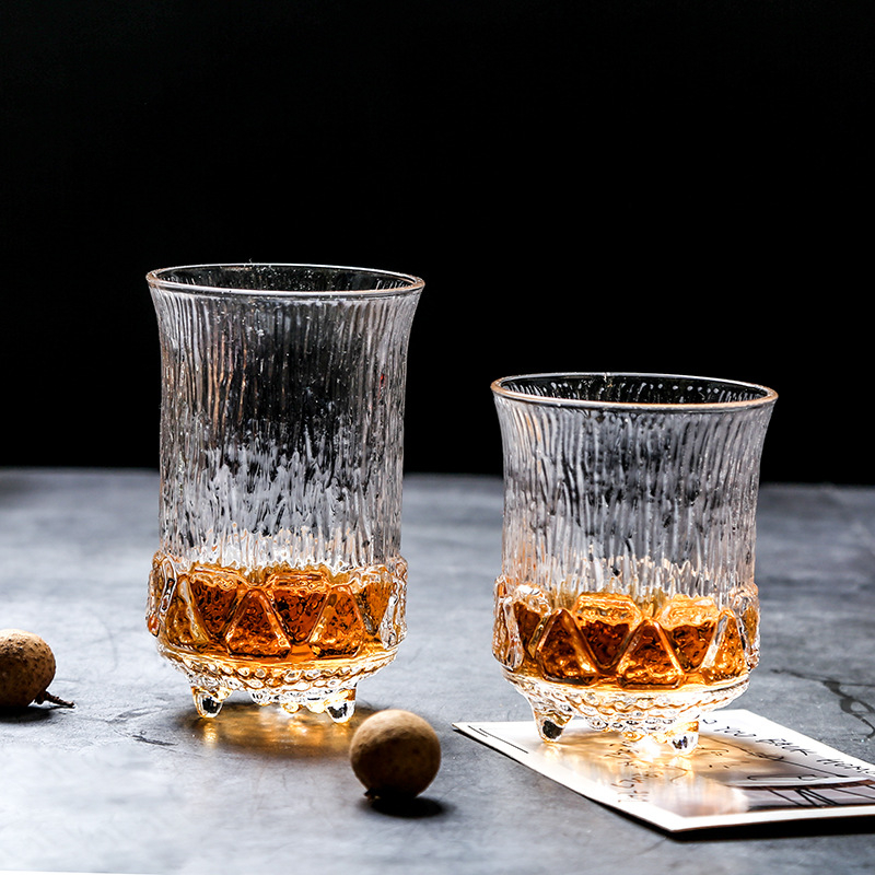Pahar de sticlă gravat: pahar pentru whisky, pahar de vin roșu și alb, pahar pentru apă, suc și cafea — design creativ