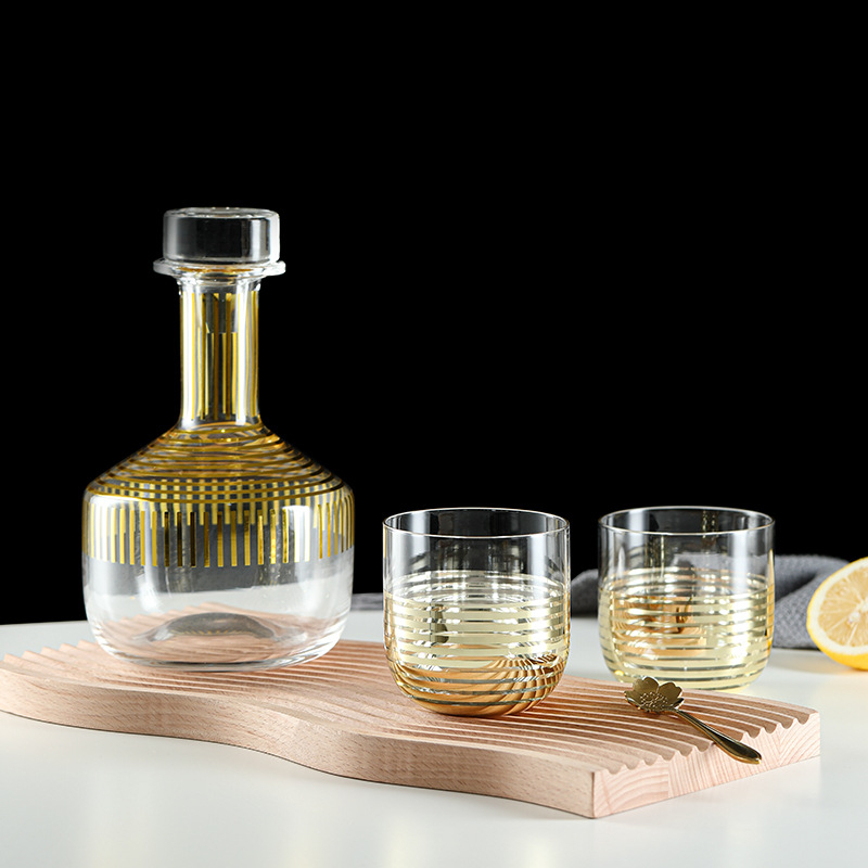 Decantor din sticlă cu placare cu cupru, formă conică, set pahare pentru vin roșu și whiskey