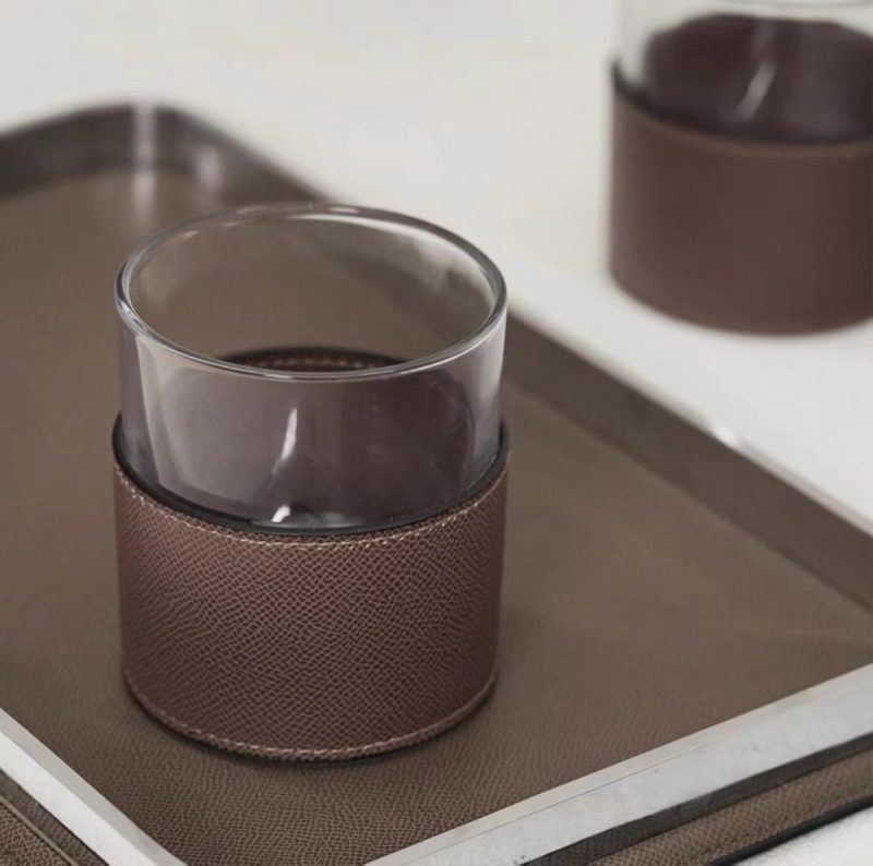 Ceainic de apă din sticlă cu înveliș din piele, design modern minimalist