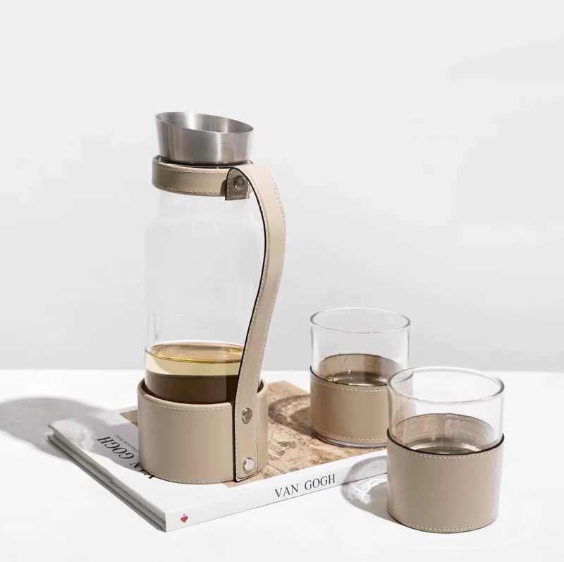 Ceainic de apă din sticlă cu înveliș din piele, design modern minimalist