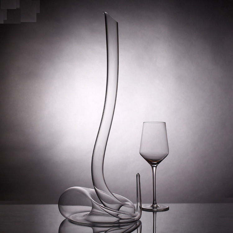 Decantor din cristal fără plumb, în formă de șarpe, suflate manual, format într-o zi