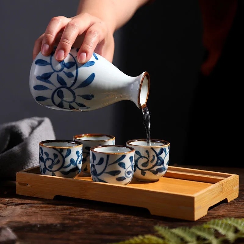 Set japonez din ceramică pentru vin, cu pahare și oală de vin și divizor de turnare, stil antic, culoare sub glazură