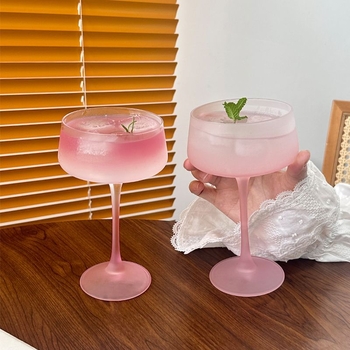 Pahar martini roz, stil franțuzesc, pentru uz casnic