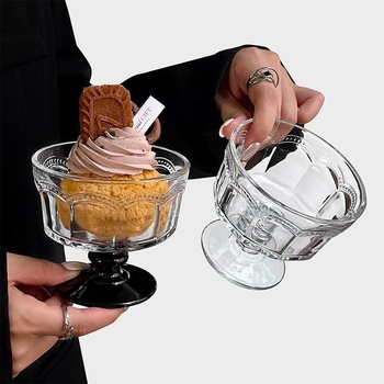 Pahare de desert din sticlă, înalte, cu relief, pentru înghețată și iaurt