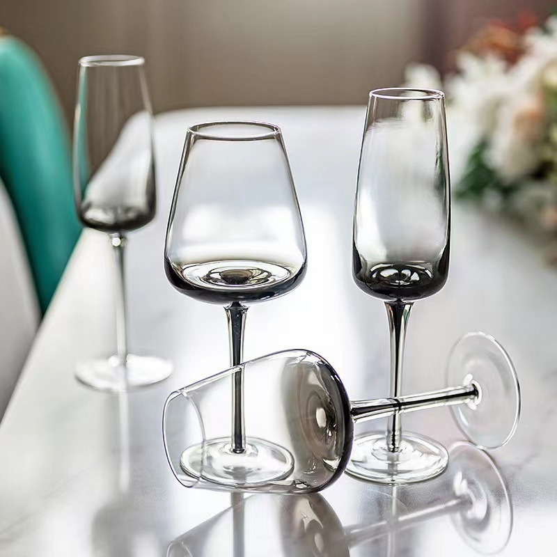 Pahar de vin roșu din sticlă cristal, design minimalist modern, capacitate 401–500 ml.