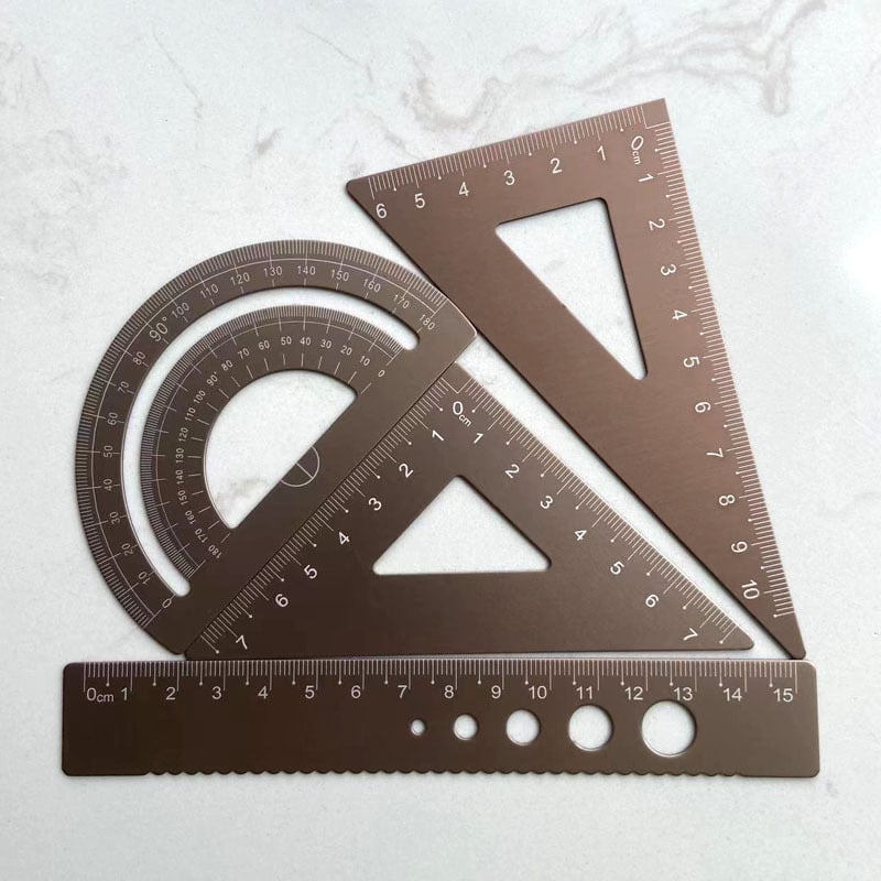 Laserski graviran aluminijski četverodijelni set ravnala s trokutnim ravnalima (dužine 15 cm i 20 cm)