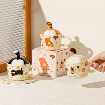 Ceașcă ceramică cu pisicuță și capac – design drăguț, cadou pentru casă și cafea